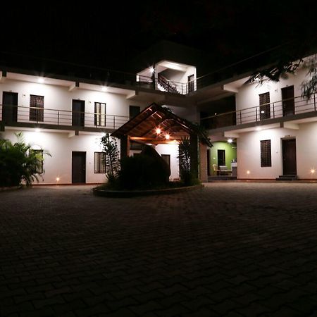 Golds Club & Resort Bayappanhalli Exterior photo