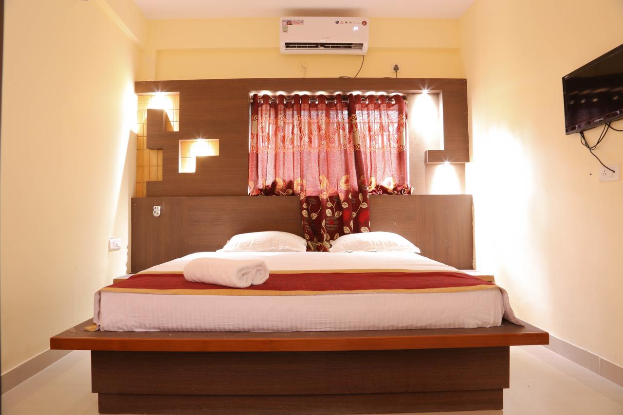 Golds Club & Resort Bayappanhalli Exterior photo